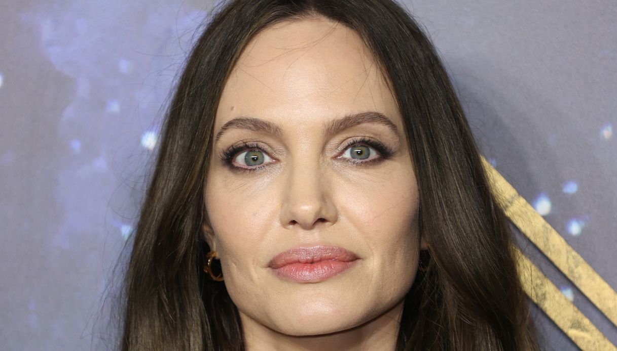 Al momento stai visualizzando Le labbra perfette di Angelina Jolie sono merito di un balsamo che costa meno di 10 euro