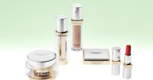 Scopri di più sull'articolo Prada scommette sulla cosmetica: oltre ai profumi arrivano make-up e skincare