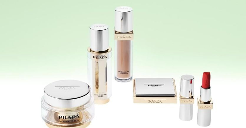 Al momento stai visualizzando Prada scommette sulla cosmetica: oltre ai profumi arrivano make-up e skincare