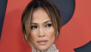 Scopri di più sull'articolo il mascara volumizzante amato da Jennifer Lopez